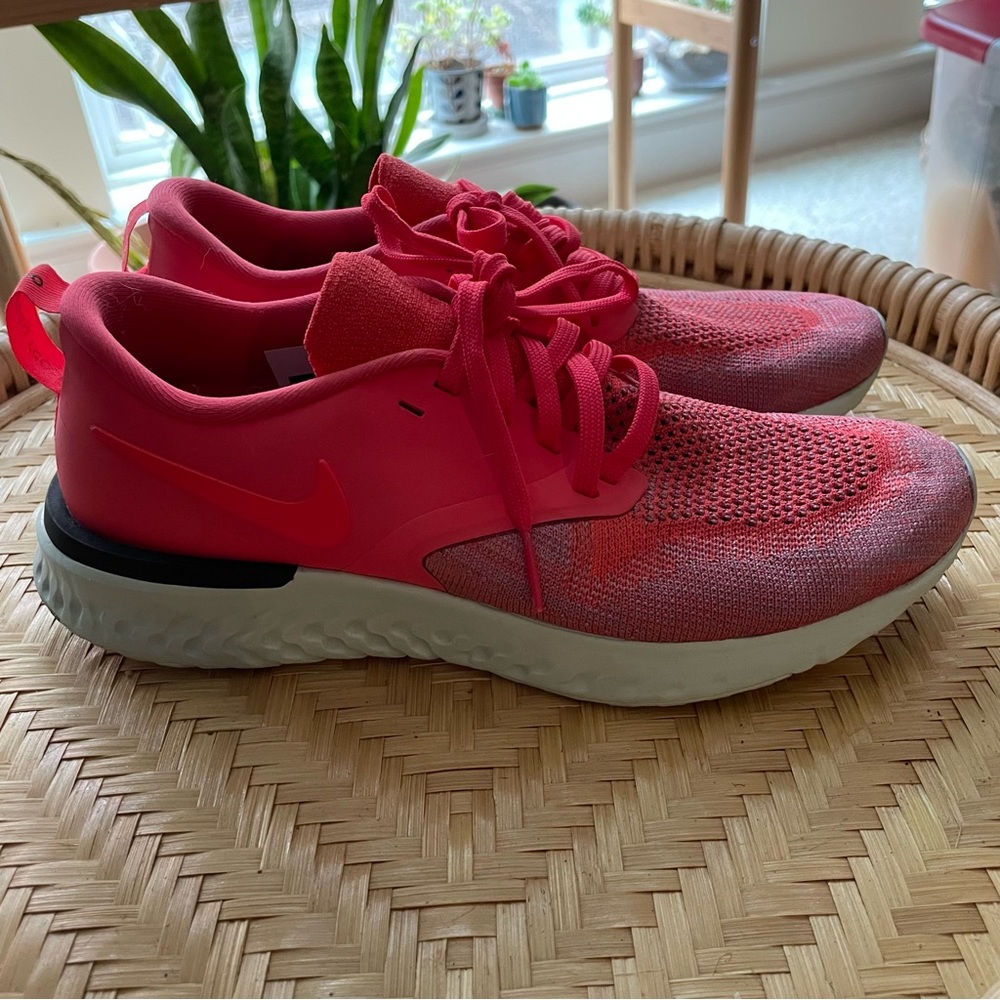 Nike Womens Athletic Shoes Size 7.5 Odyssey React 2 Flyknit Running Sneakers